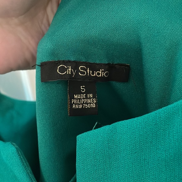 City Studio by Macys Emerald Green dress - Picture 3 of 4